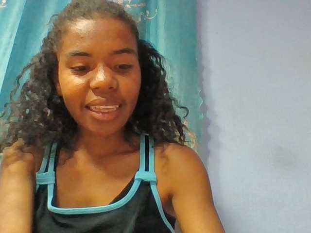 Emelie1a live cam on BongaCams