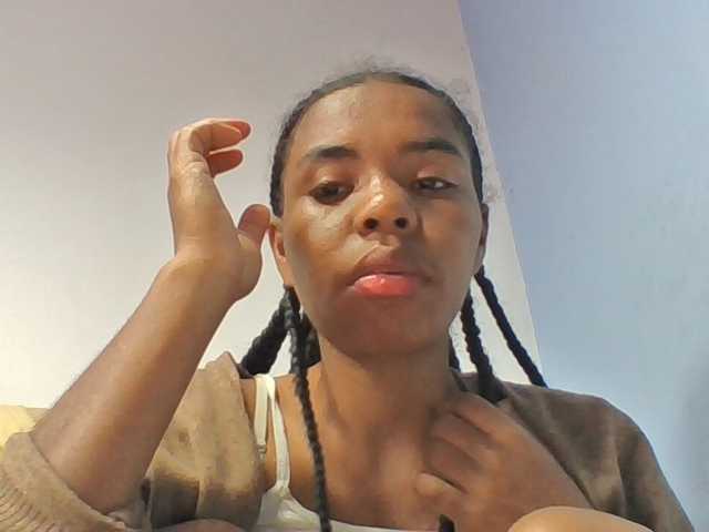 Emelie1a live cam on BongaCams