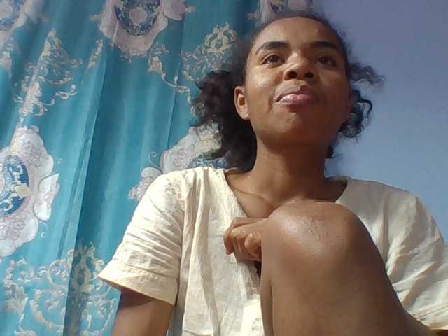Emelie1a live cam on BongaCams