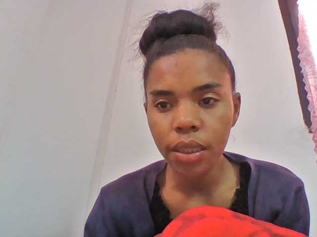 Emelie1a live cam on BongaCams