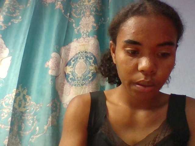 Emelie1a live cam on BongaCams
