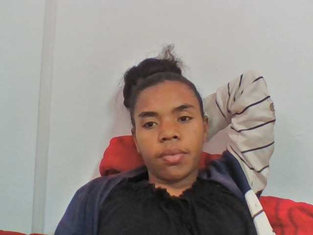 Emelie1a live cam preview