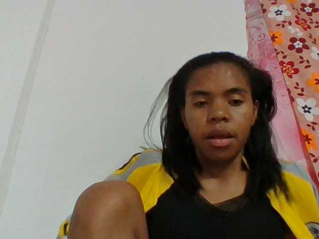 Emelie1a live cam on BongaCams