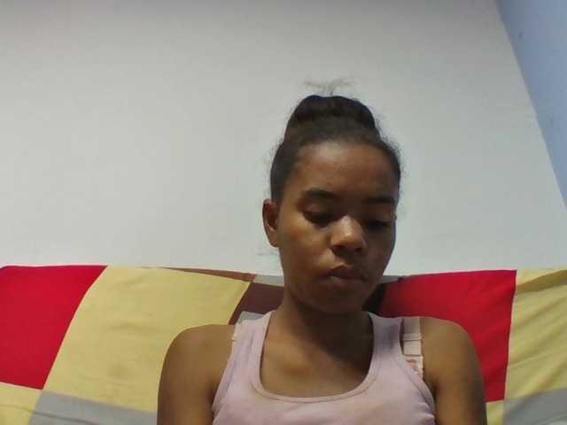 Emelie1a live cam on BongaCams