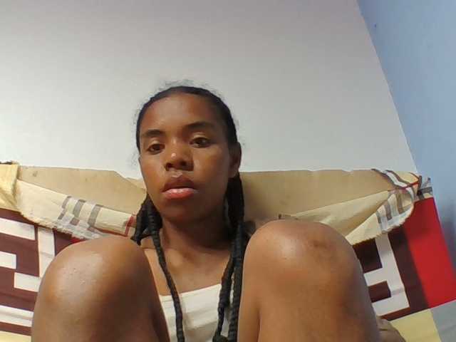 Emelie1a live cam on BongaCams