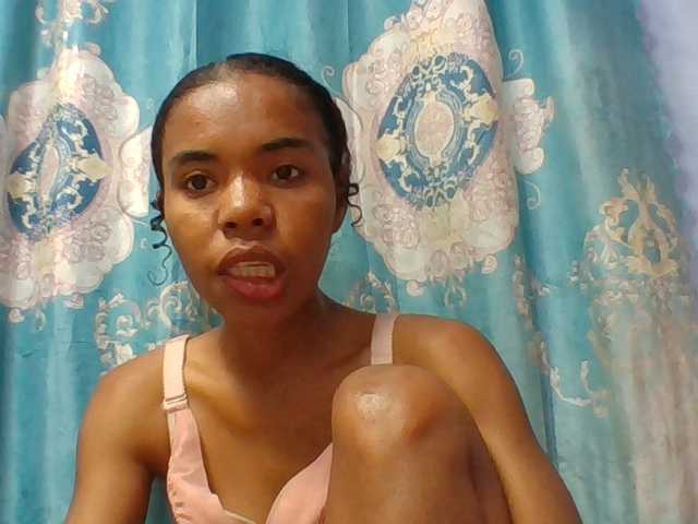 Emelie1a live cam on BongaCams