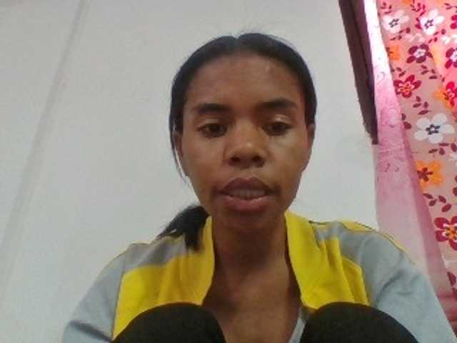 Emelie1a live cam on BongaCams