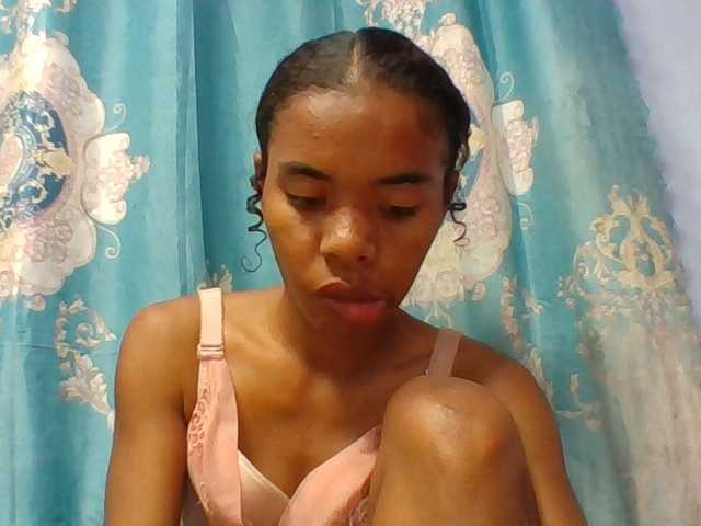 Emelie1a live cam on BongaCams