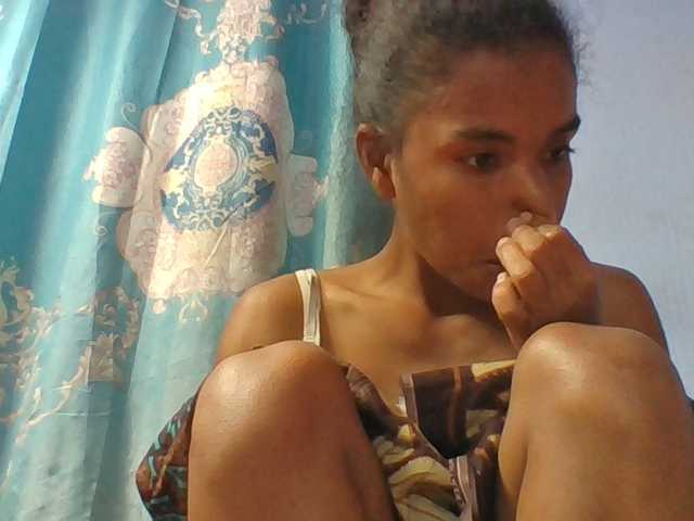 Emelie1a live cam on BongaCams