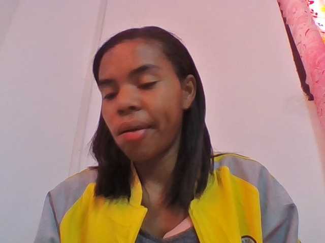 Emelie1a live cam on BongaCams