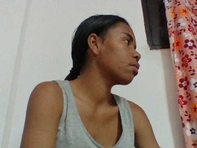 Emelie1a live cam on BongaCams