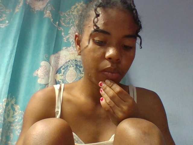 Emelie1a live cam on BongaCams