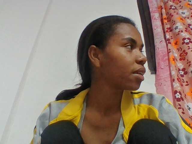 Emelie1a live cam on BongaCams