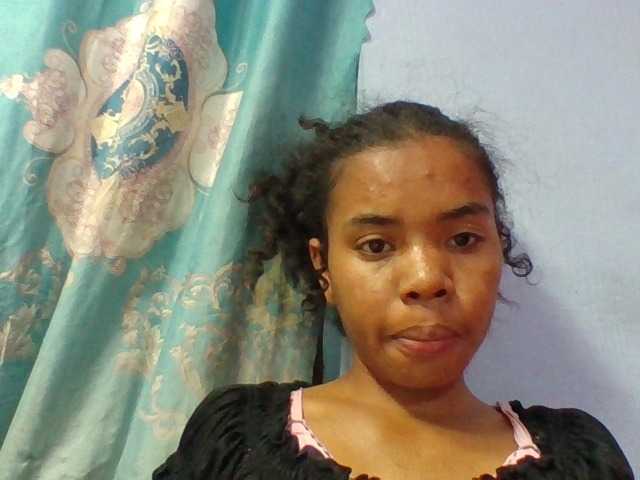 Emelie1a live cam on BongaCams