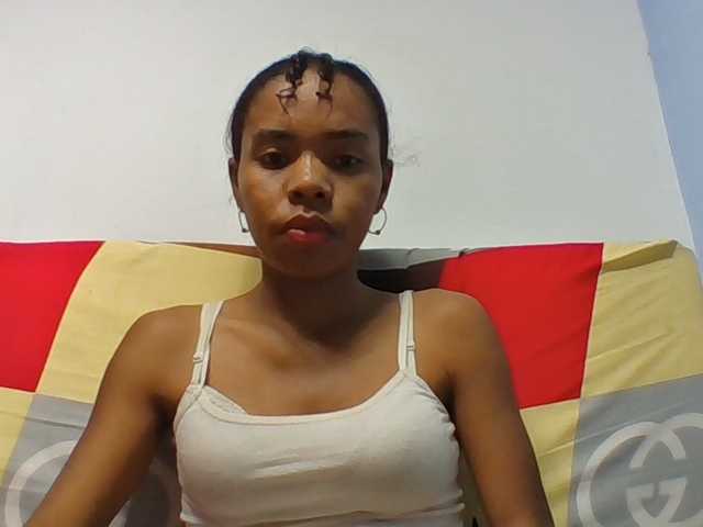 Emelie1a live cam on BongaCams