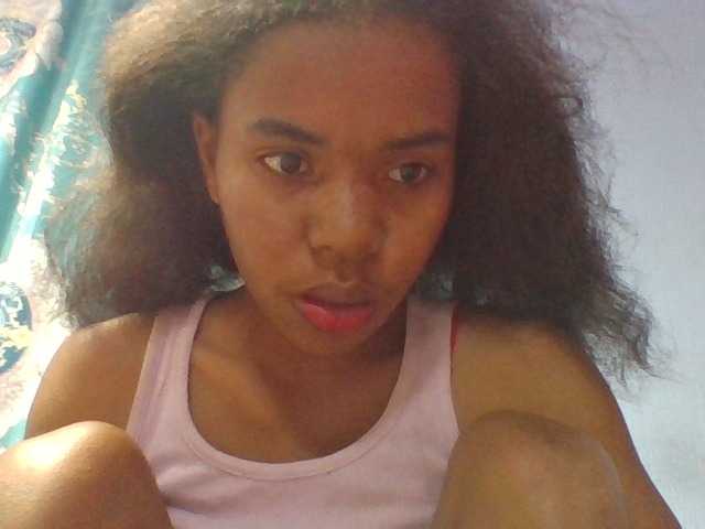 Emelie1a live cam on BongaCams