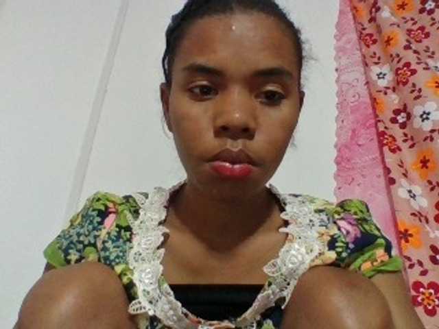 Emelie1a live cam on BongaCams