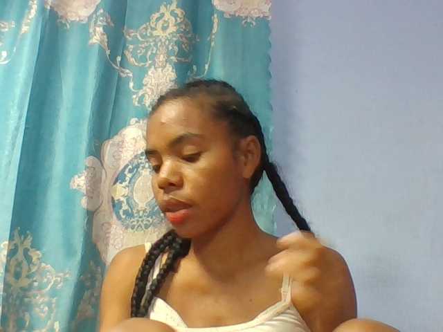 Emelie1a live cam on BongaCams