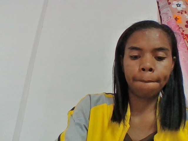 Emelie1a live cam on BongaCams
