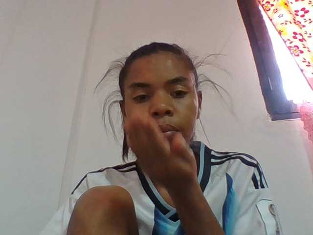 Emelie1a live cam on BongaCams