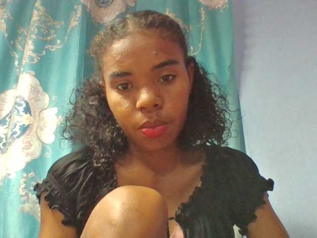 Emelie1a live cam on BongaCams