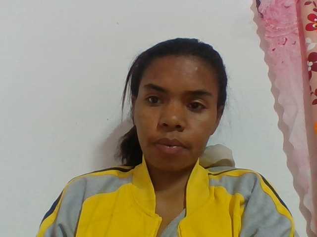Emelie1a live cam on BongaCams