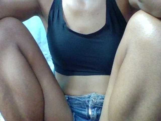 Emelie1a live cam on BongaCams