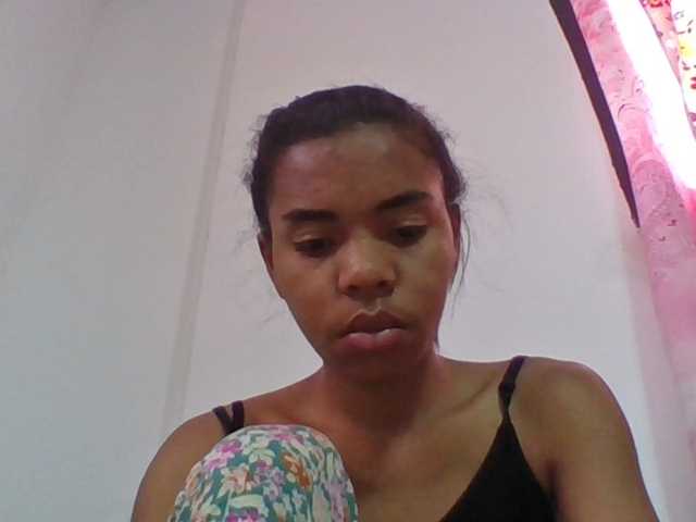 Emelie1a live cam on BongaCams