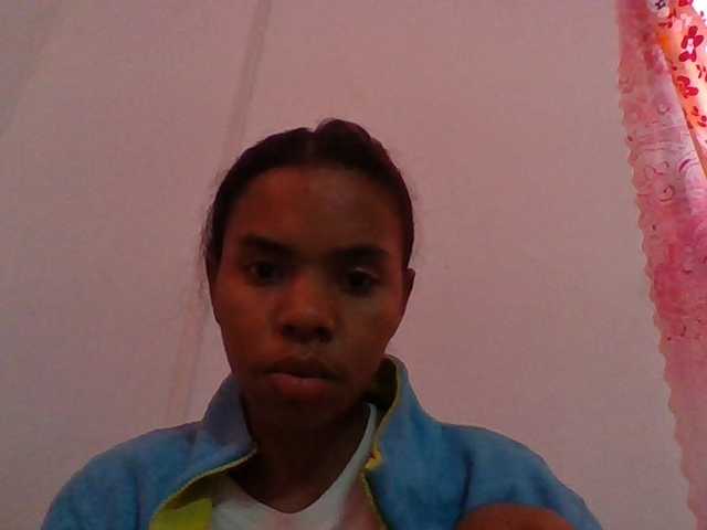 Emelie1a live cam on BongaCams