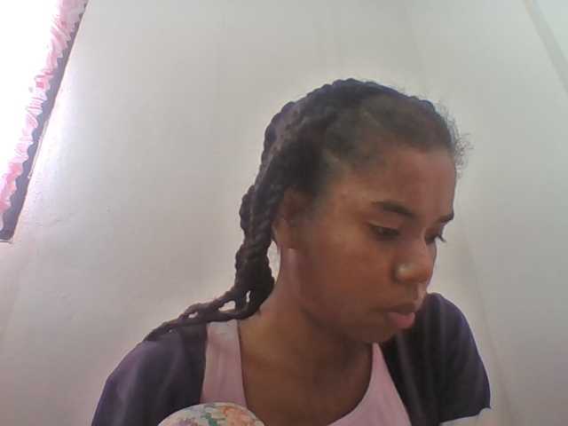 Emelie1a live cam on BongaCams