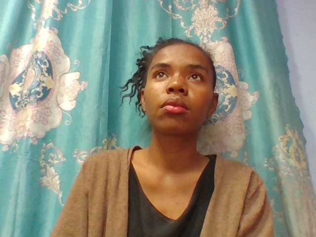 Emelie1a live cam on BongaCams