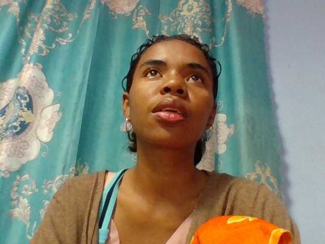 Emelie1a live cam on BongaCams