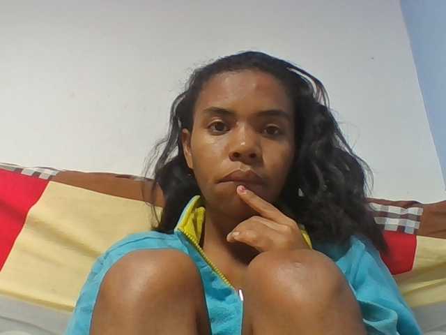 Emelie1a live cam on BongaCams