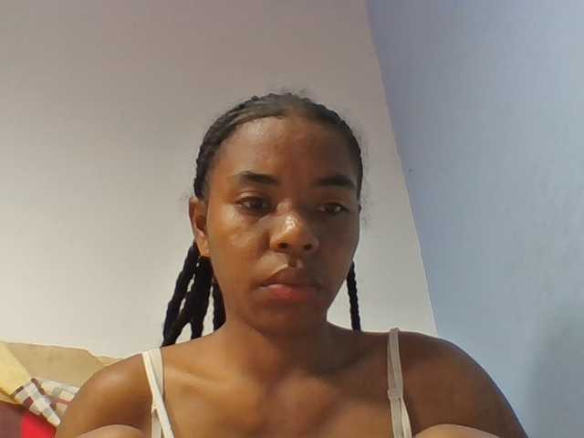 Emelie1a live cam on BongaCams