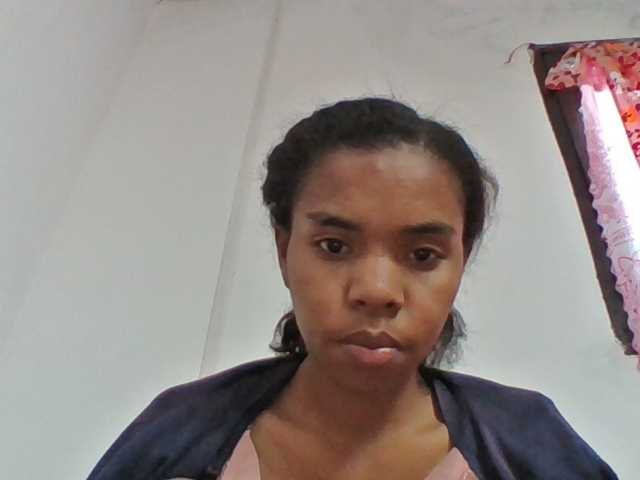 Emelie1a live cam on BongaCams