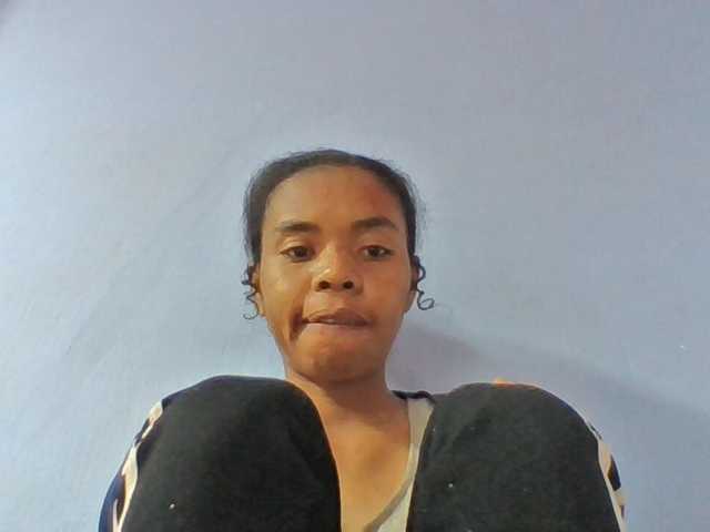Emelie1a live cam on BongaCams