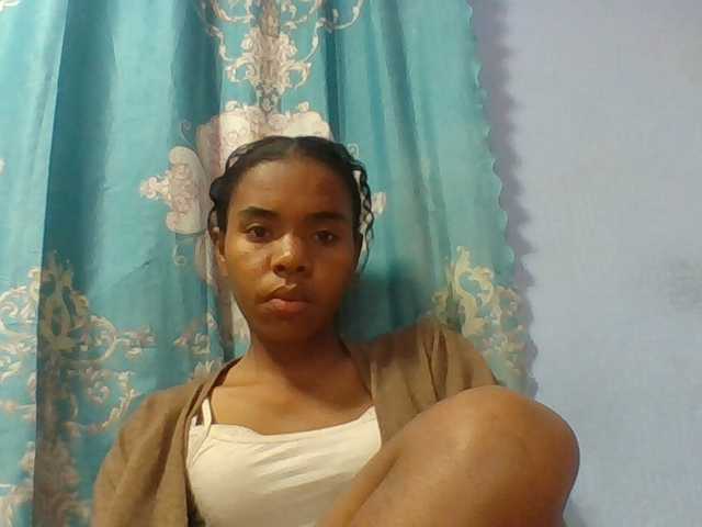 Emelie1a live cam on BongaCams