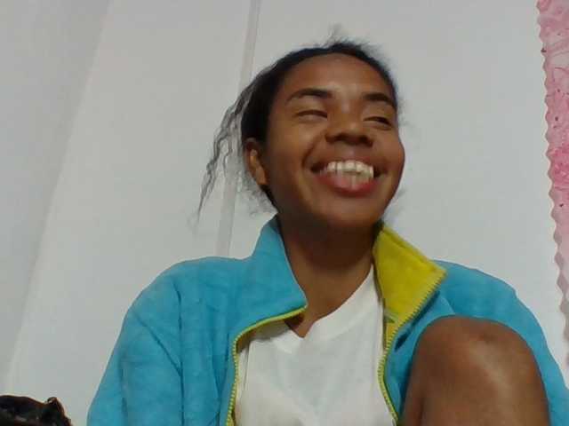Emelie1a live cam on BongaCams