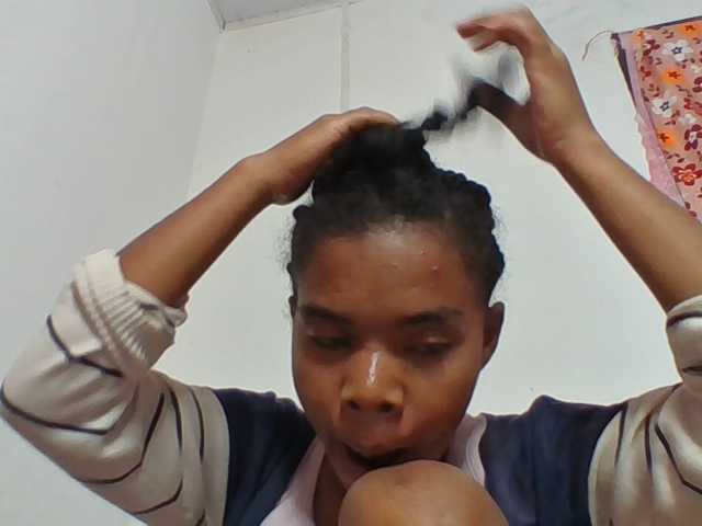 Emelie1a live cam on BongaCams