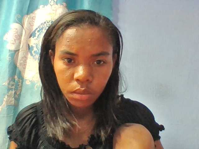 Emelie1a live cam on BongaCams