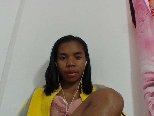 Emelie1a live cam on BongaCams