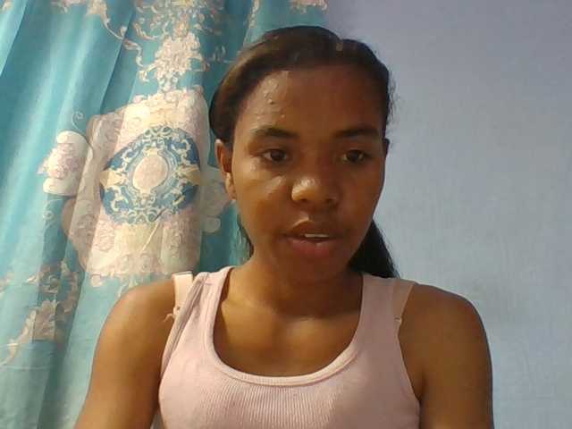 Emelie1a live cam on BongaCams