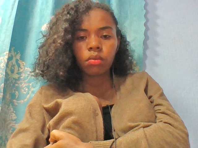 Emelie1a live cam on BongaCams
