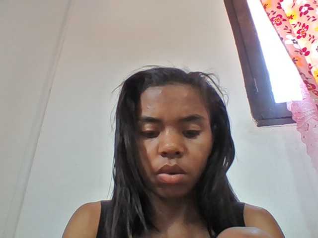 Emelie1a live cam on BongaCams