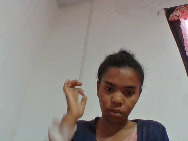 Emelie1a live cam preview