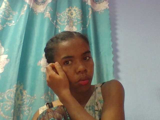 Emelie1a live cam on BongaCams