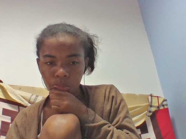 Emelie1a live cam on BongaCams