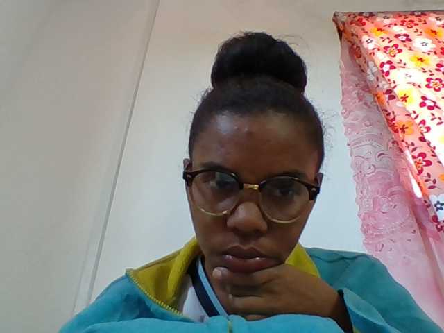 Emelie1a, live now on BongaCams
