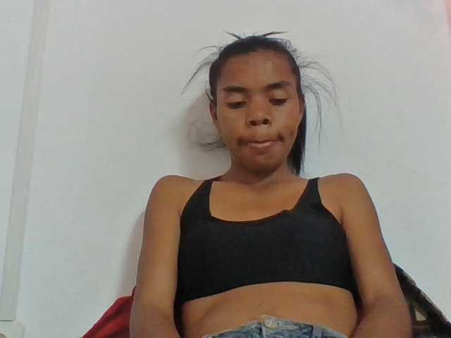 Emelie1a live cam on BongaCams