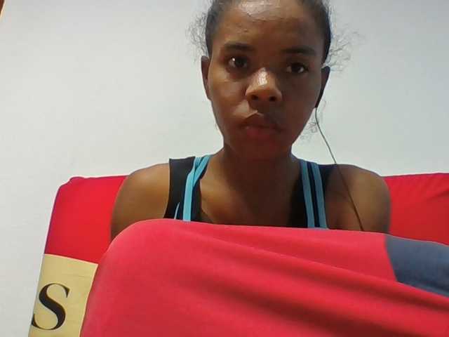 Emelie1a live cam on BongaCams